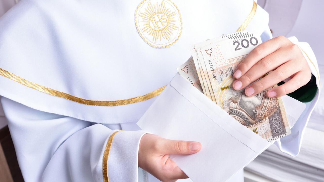 Czyje są pieniądze z komunii? Prawniczka wyjaśnia!
