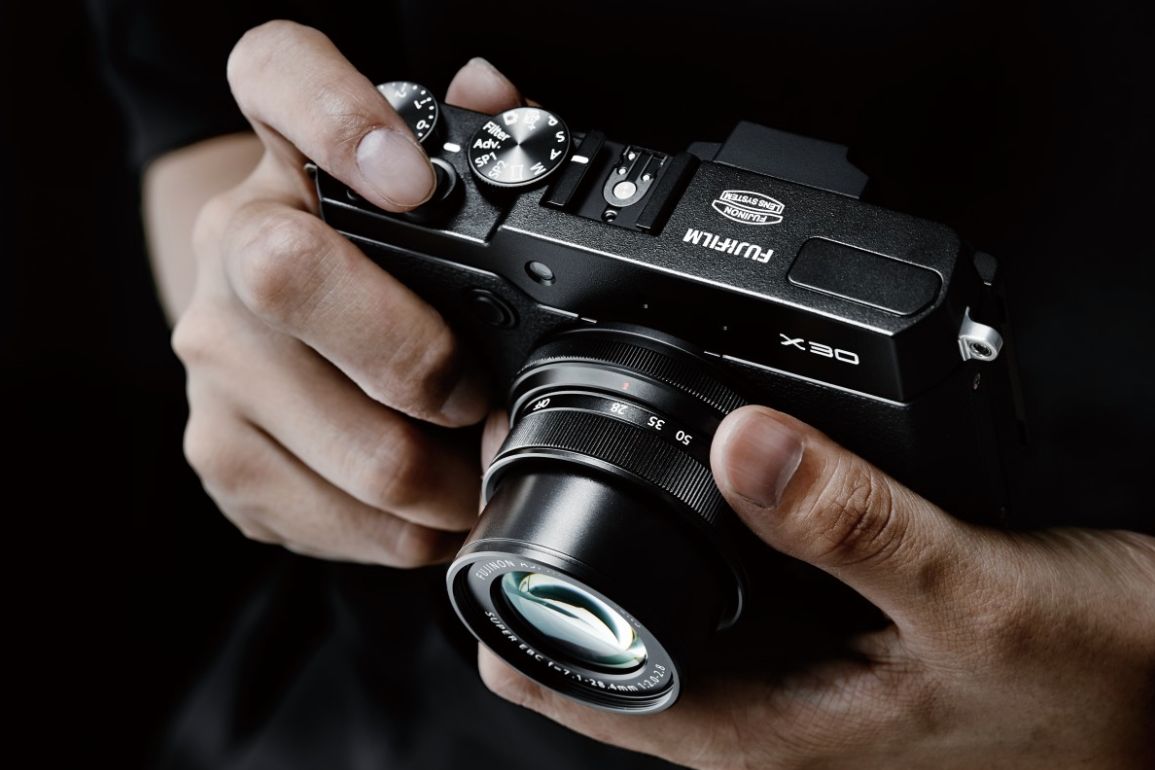 Fujifilm X30 – nowy wygląd, ergonomia, bateria i wizjer