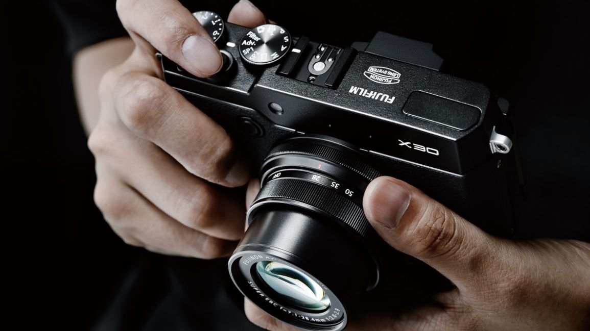 Fujifilm X30 – nowy wygląd, ergonomia, bateria i wizjer 1