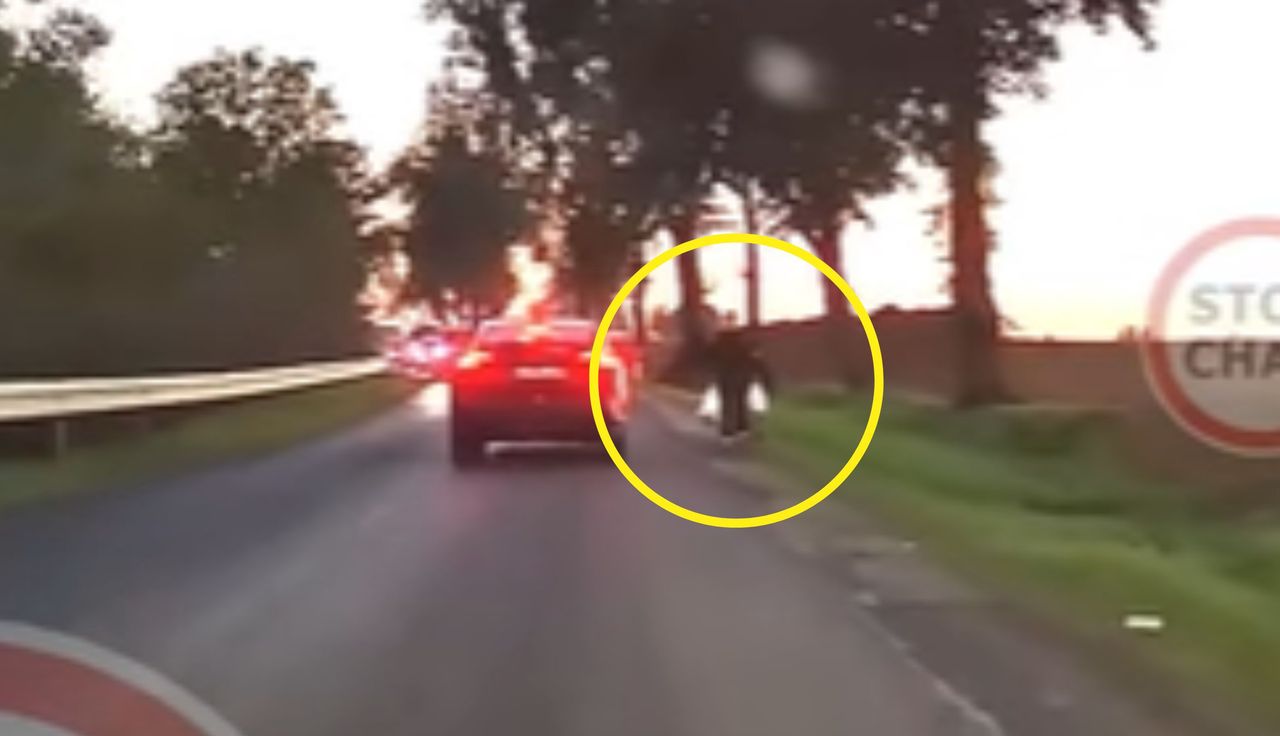 "Centymetry". Szła z dzieckiem. Nagle kierowca zjechał z drogi