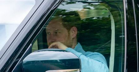 Harry wrócił do Wielkiej Brytanii. Meghan została w USA