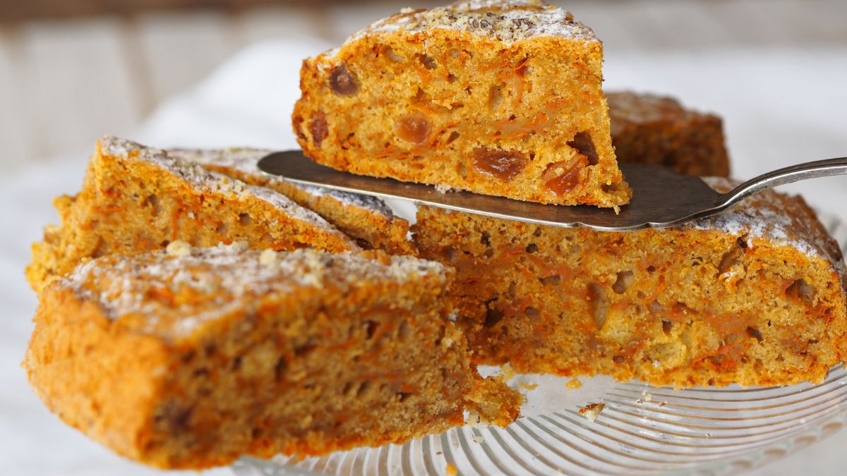 Puszyste ciasto dyniowe z rodzynkami i orzechami