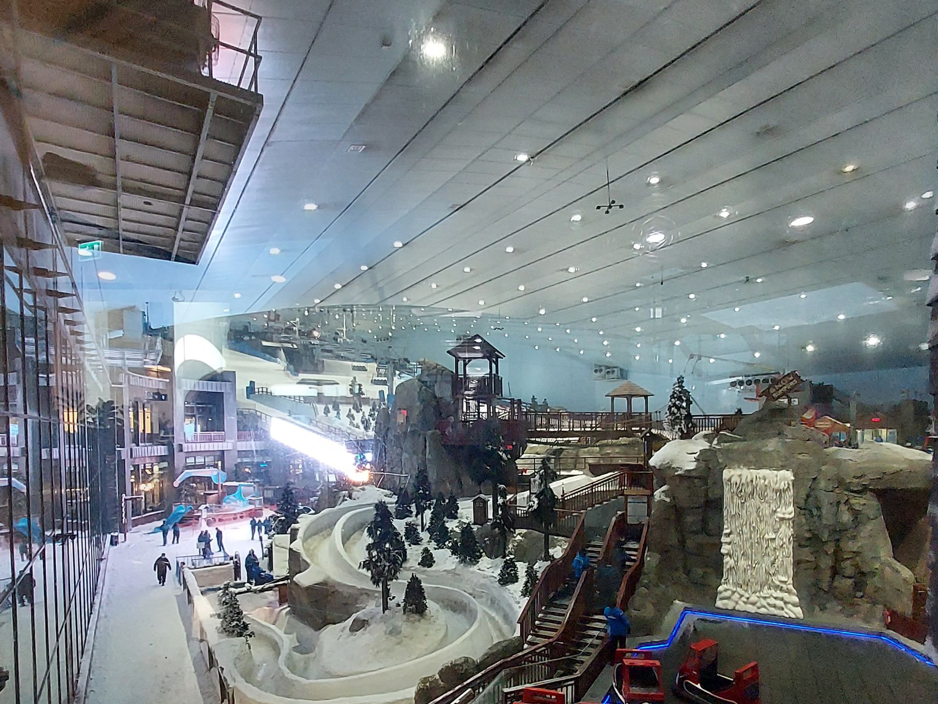 Stok narciarski w Emirates Mall