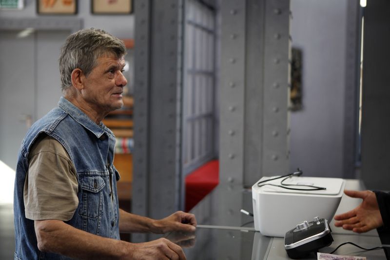 Henryk Gołębiewski na planie serialu "Lombard. Życie pod zastaw"