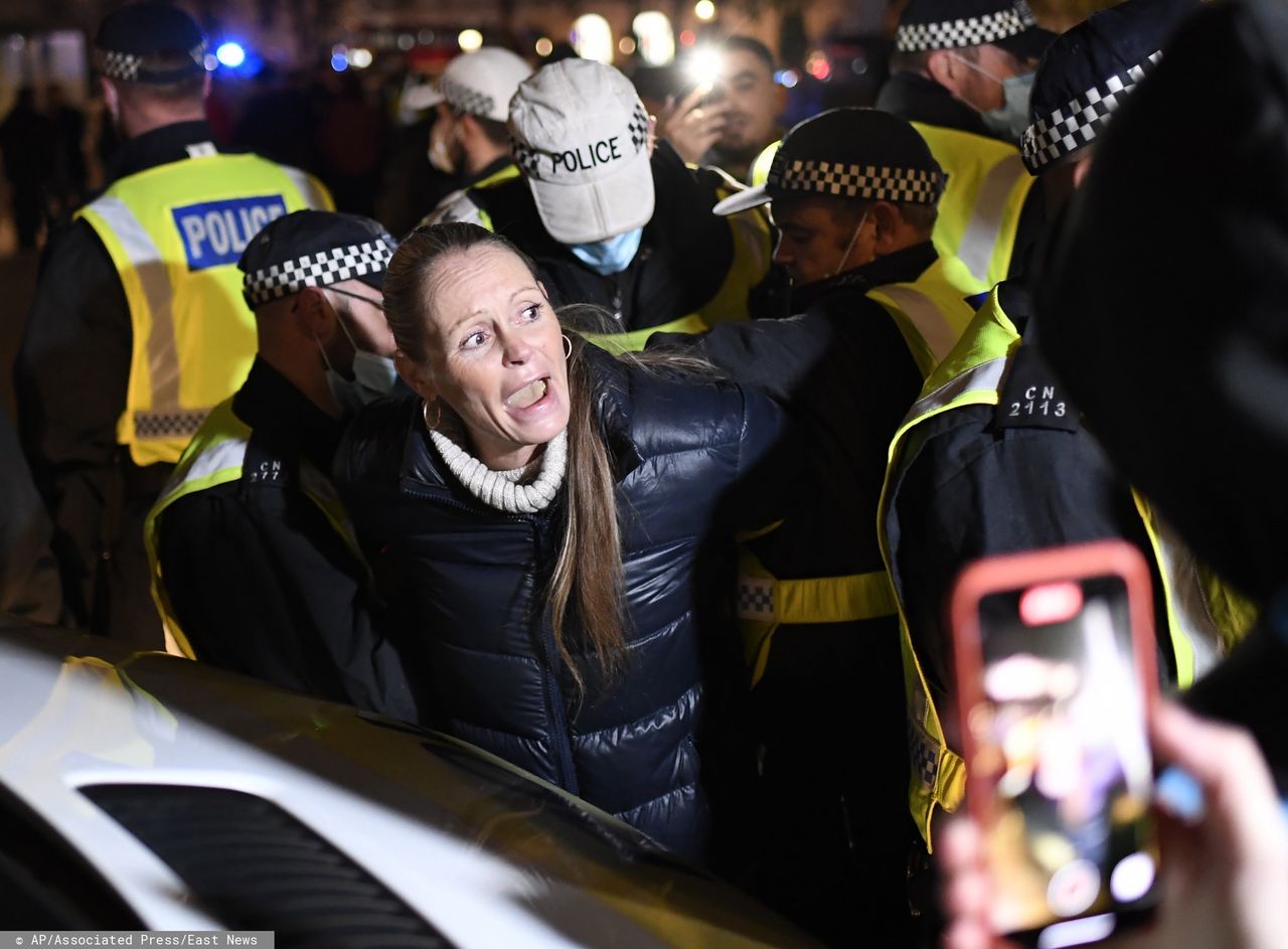 Koronawirus. Anglia - po protestach w Londynie aresztowano blisko 200 osób