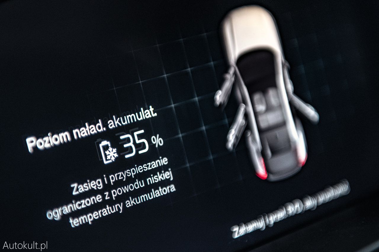 Volvo powie, jeśli akumulator nie będzie odpowiednio rozgrzany. Wystarczy ustawić nawigację na szybką ładowarkę, by auto samo zadbało o temperaturę ogniwa