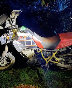 Wjechał motocyklem w ogrodzenie. Policjanci szybko poznali powód