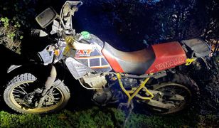 Wjechał motocyklem w ogrodzenie. Policjanci szybko poznali powód