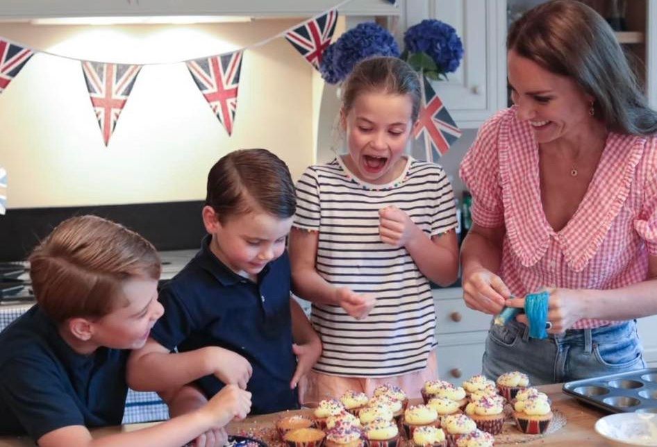 George, Charlotte i Louis z mamą Kate Middleton
