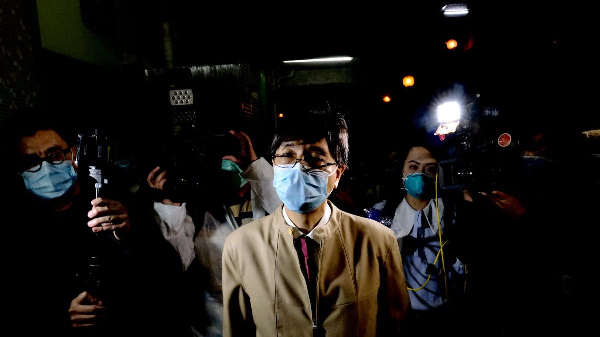 Mówi, że w Wuhan coś ukrywano.