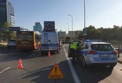 Wypadek miejskiego autobusu w Warszawie. Zginęła jedna osoba