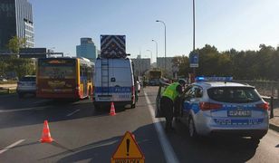 Wypadek miejskiego autobusu w Warszawie. Zginęła jedna osoba