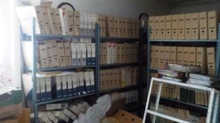 Warszawa: Setki dokumentów porzuconych w pustostanie