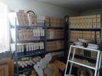 Warszawa: Setki dokumentów porzuconych w pustostanie