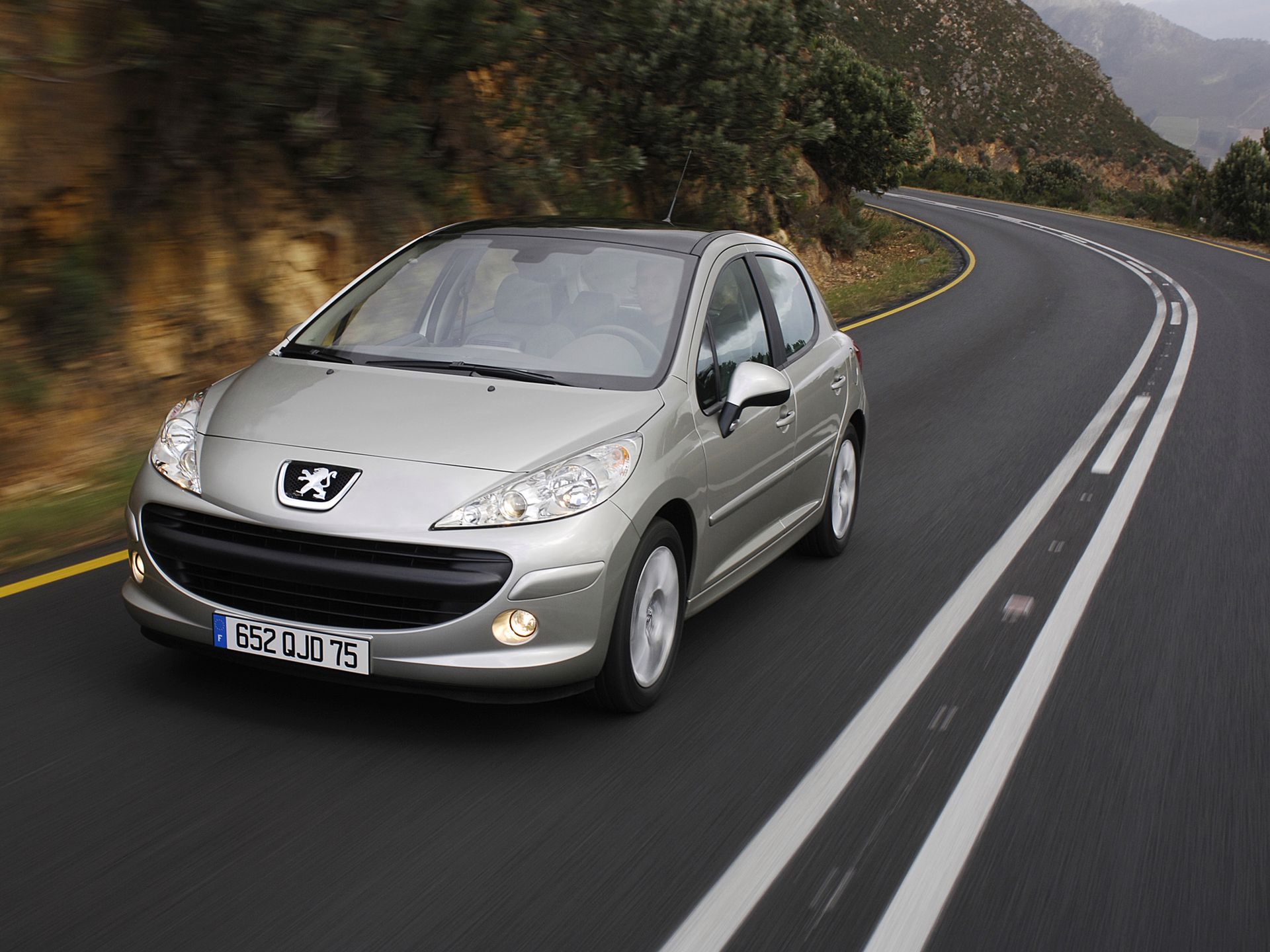 Dynamicznie prezentujący się Peugeot 207 ze słabym dieslem pod maską?