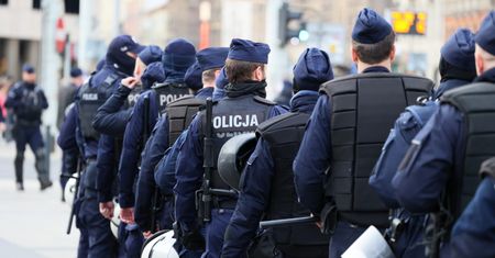 Nowe identyfikatory dla policjantów. Przestaną być anonimowi