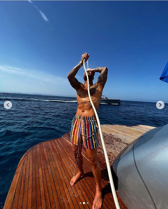 Maluma relaksuje się na jachcie