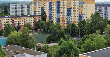 Spółdzielnie i wspólnoty będą płacić za ochronę Polaków. "Państwo umywa ręce"