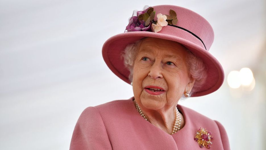 The Queen And Duke Of Cambridge Visit Dstl Porton Down
SALISBURY, ENGLAND - OCTOBER 15: Britain's Queen Elizabeth II speaks with staff during a visit to the Defence Science and Technology Laboratory (Dstl) at Porton Down science park on October 15, 2020 near Salisbury, England. The Queen and the Duke of Cambridge visited the Defence Science and Technology Laboratory (Dstl) where they were to view displays of weaponry and tactics used in counter intelligence, a demonstration of a Forensic Explosives Investigation and meet staff who were involved in the Salisbury Novichok incident. Her Majesty and His Royal Highness also formally opened the new Energetics Analysis Centre. (Photo by Ben Stansall - WPA Pool/Getty Images)
WPA Pool
bestof, topix
