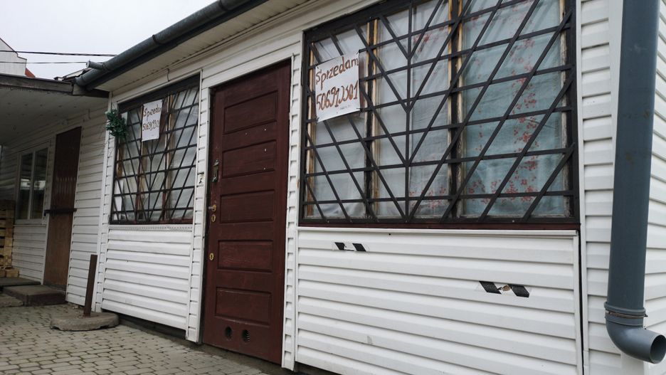 W małym sklepie w Psarach pracował zakażony koronawirusem sprzedawca