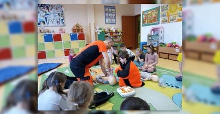 Przedszkolaków odwiedzili policyjni ratownicy medyczni