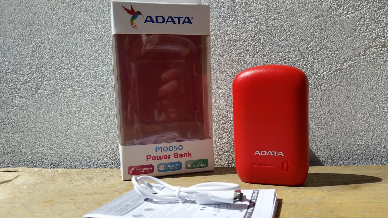 ADATA P10050 — pojemny powerbank z latarką w bardzo przystępnej cenie!