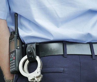 Wszczęła alarm bombowy. Próbowała przekupić policjantów pralinkami