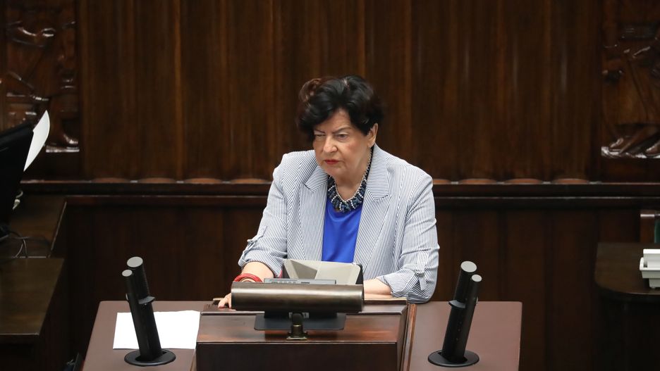 Warszawa, 17.08.2023. Posłanka Lewicy Demokratycznej Joanna Senyszyn na sali obrad Sejmu w Warszawie, 17 bm. W drugim dniu posiedzenia Sejm ma zająć się m.in. rozpatrzeniem wniosku o zarządzenie ogólnokrajowego referendum. (mr) PAP/Tomasz Gzell