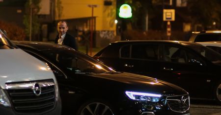 Robert Kubica po Warszawie jeździł oplem insignią. Przynajmniej wybrał najmocniejszą wersję
