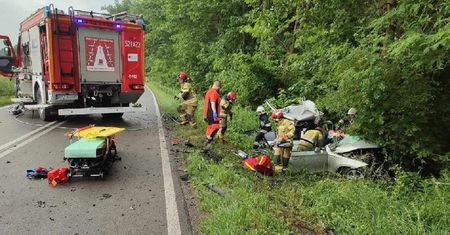 Utknęła w zmiażdżonym BMW. Dramatyczne sceny na Podkarpaciu