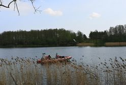 Ublik Wielki. Wypadek policjantów na jeziorze. Trwa akcja poszukiwawcza