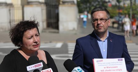 "GW": Uczniowie rezygnują z religii w szkołach. Nowe badania