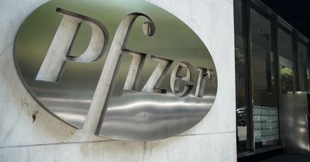 Koronawirus. Czy szczepionka firm Pfizer i BioNTech "zbawi" świat przed pandemią?