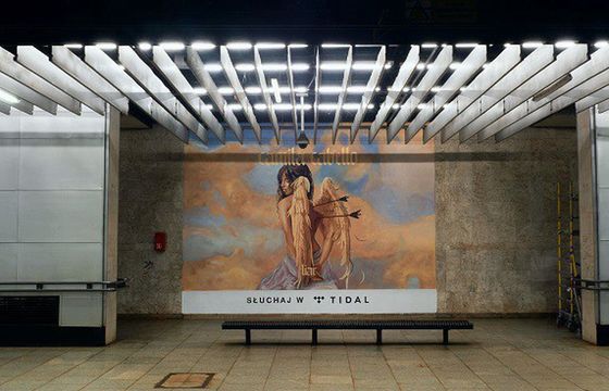 Mural z Camilą Cabello w Warszawie