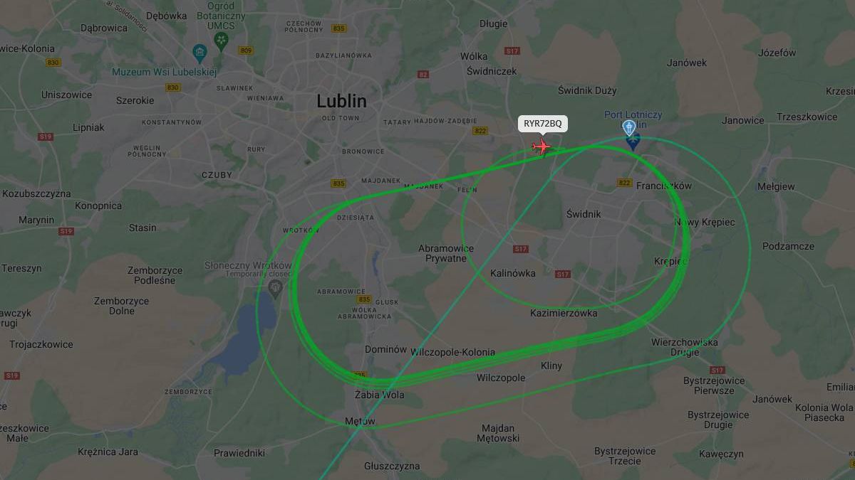 Samolot Ryanair z Londynu krążył nad Lublinem przez gęstą mgłę