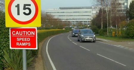 Ford S-Max ochroni cię przed mandatem za przekroczenie prędkości