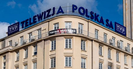 Tak nowa władza odchudziła TVP. Mniej dyrektorów, więcej pracowników