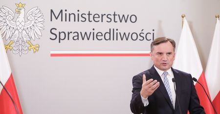 "Nadmiernie kosztowna" prokuratura. Nieuniknione przesłuchanie Ziobry?