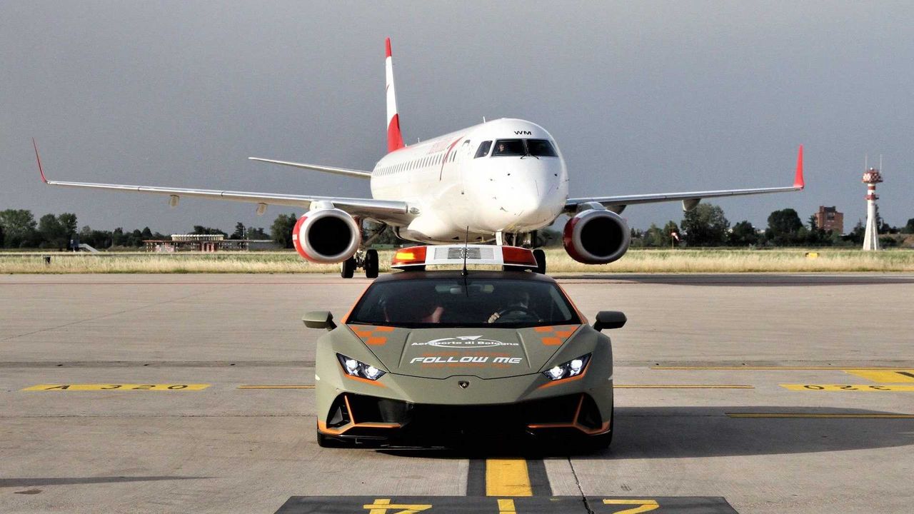 Lamborghini Huracán Evo będzie służyć na bolońskim lotnisku. Kierowca zasługuje na współczucie