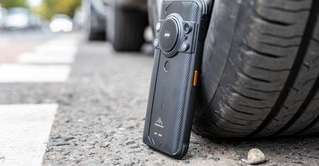 Dobry wytrzymały telefon - TOP 5. Najlepszy na budowę i Armagedon