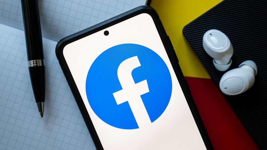 POLAND - 2023/11/02: In this photo illustration a Facebook logo seen displayed on a smartphone. (Photo Illustration by Mateusz Slodkowski/SOPA Images/LightRocket via Getty Images)