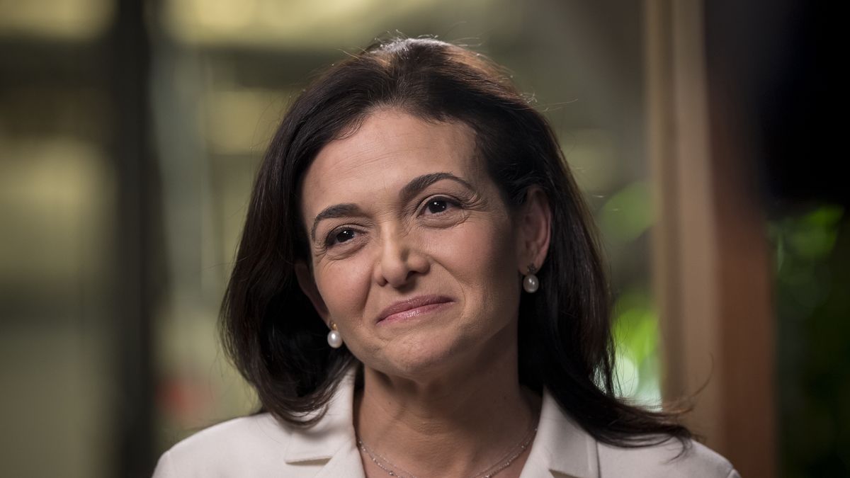 Sheryl Sandberg (na zdjęciu) ustępuje z funkcji dyrektora ds. strategicznych w koncernie Meta