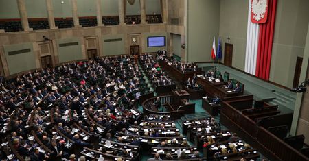 Tajemnicza zwłoka PiS. "Znaleźli" wnioski o uchylenie immunitetów
