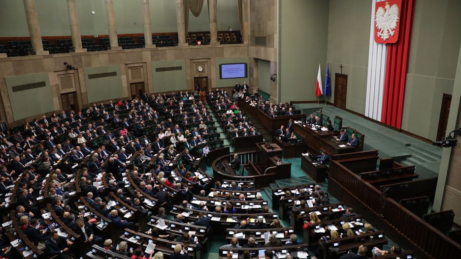 obrady Sejmu
Warszawa, 15.12.2022. Pos�owie na sali obrad Sejmu w Warszawie, 15 bm. Sejm kontynuuje obrady, zaplanowane s� g�osowania nad poprawkami Senatu do kilku ustaw. (ad) PAP/Albert Zawada
Albert Zawada
9, 9., Dziewi�ta, IX kadencja, kadencji, obrad, obrady, polityk, polityka, posiedzenie, Posiedzenie Sejmu, sala, Sala plenarna posiedze� obrad, sejm, Sejm RP