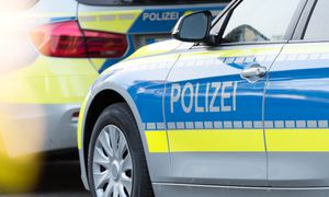 Niemcy zajrzeli do auta. Kłopoty Polaka. A był tylko pasażerem