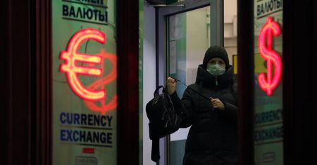Spektakularny krach rubla. "Banki nie zbankrutują w kilka godzin"
