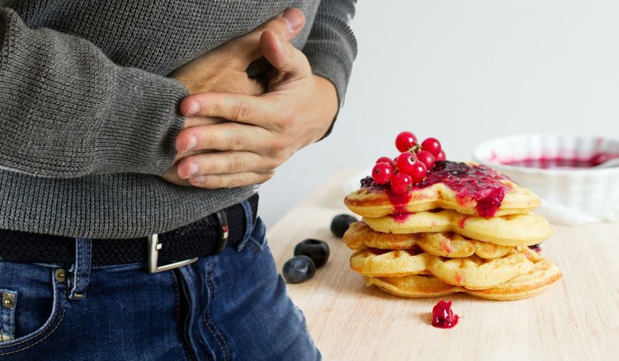 Nadkwasota, inaczej nadkwaśność żołądka często powoduje u pacjentów zgagę, mdłości oraz wymioty.