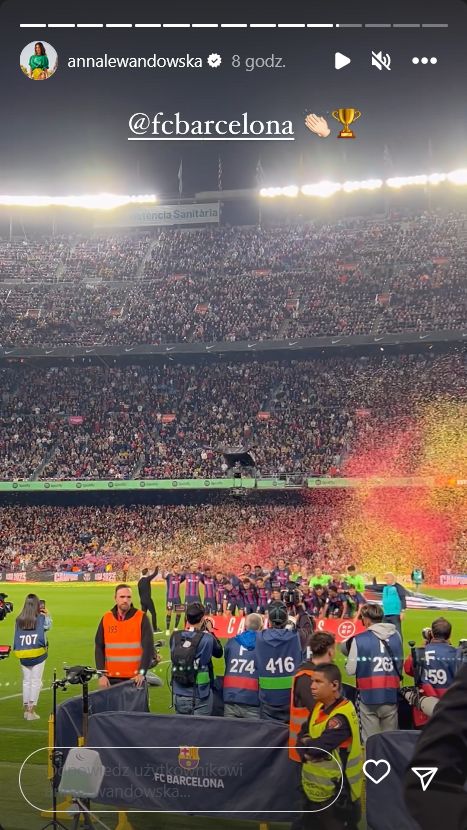 Anna Lewandowska z córkami wspiera Roberta Lewandowskiego na Camp Nou