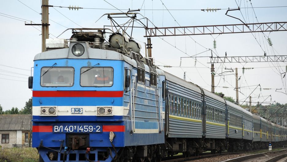 Pracownicy kolei wyprowadzali grube miliony