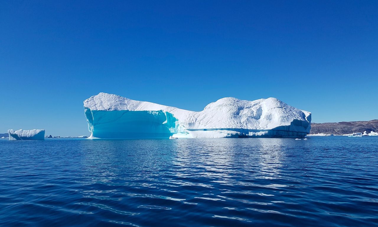 Antarktyda topnieje. To skutek efektu cieplarnianego i jeden z powodów globalnego ocieplenia.